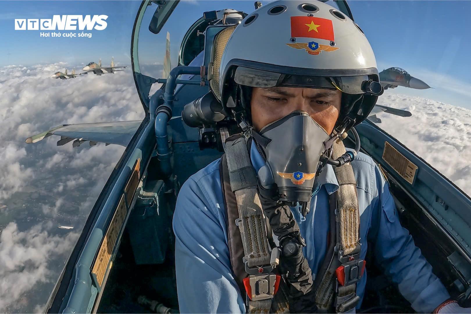 Gặp người dẫn đường biên đội chiến đấu cơ Su-30MK2 trên bầu trời Quốc khánh- Ảnh 4.