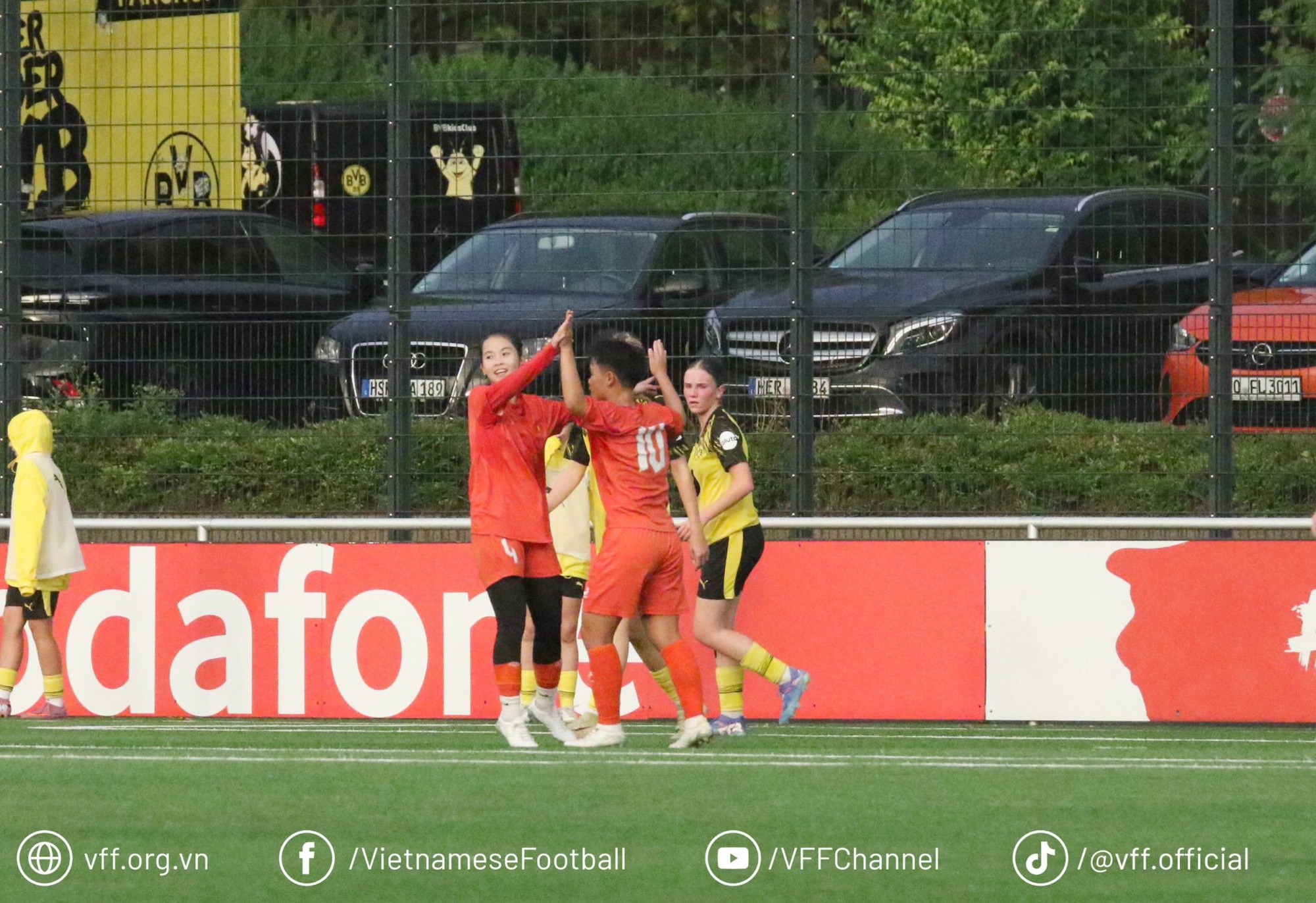 Tấn công như vũ bão, tuyển Việt Nam đại thắng 6-2 trước Dortmund- Ảnh 3. Tấn công như vũ bão, tuyển Việt Nam đại thắng 6-2 trước Dortmund- Ảnh 3.