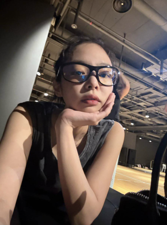 Ray-Ban chưa bao giờ cũ, nhất là khi có Jennie!- Ảnh 31.