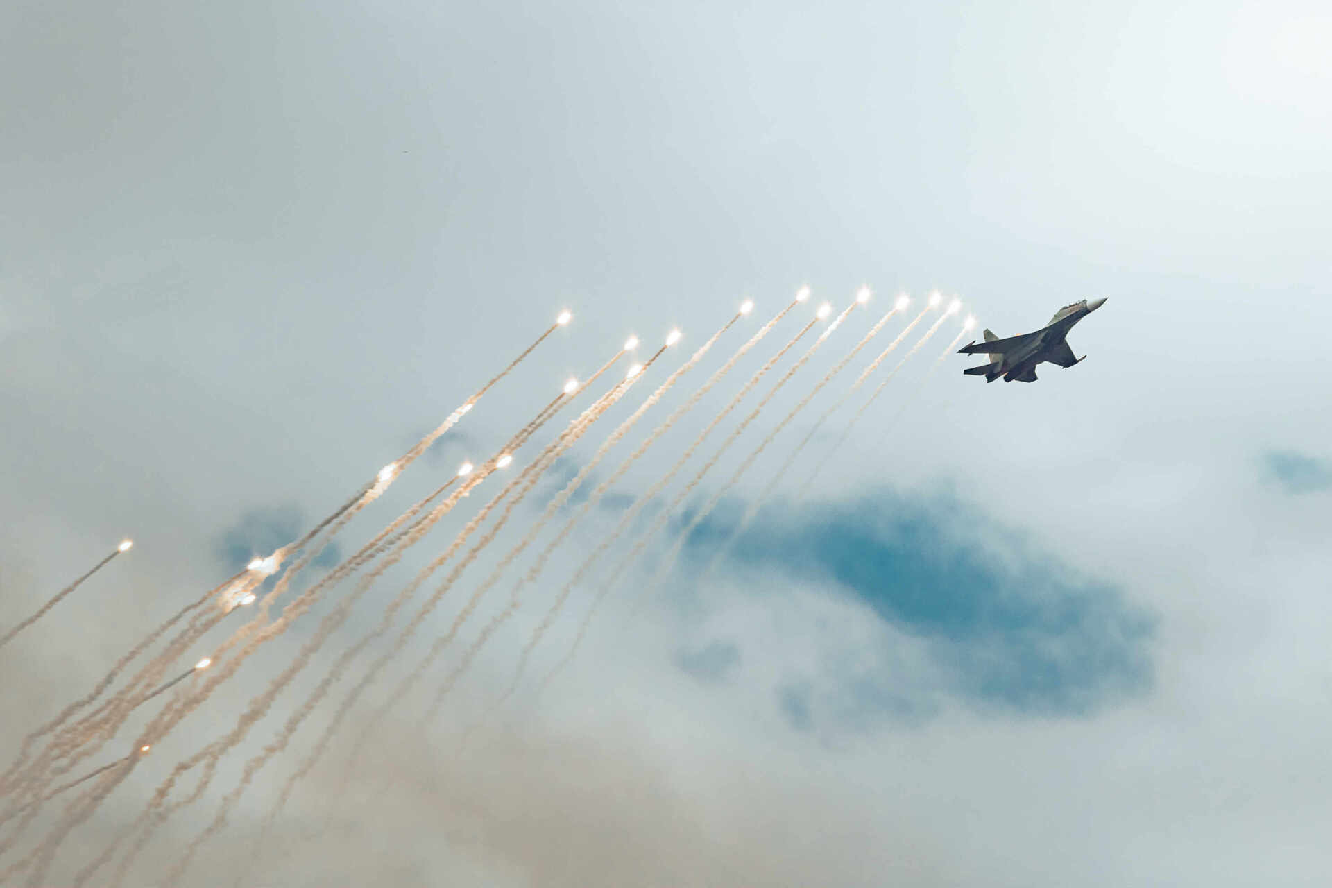 Gặp người dẫn đường biên đội chiến đấu cơ Su-30MK2 trên bầu trời Quốc khánh- Ảnh 1.