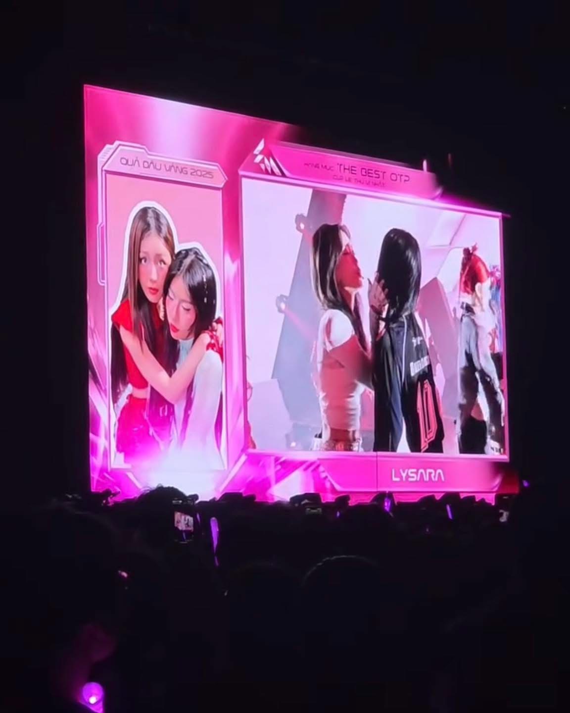 Concert Em Xinh Say Hi đang làm gì với Tăng Duy Tân - Bích Phương thế này?- Ảnh 5.