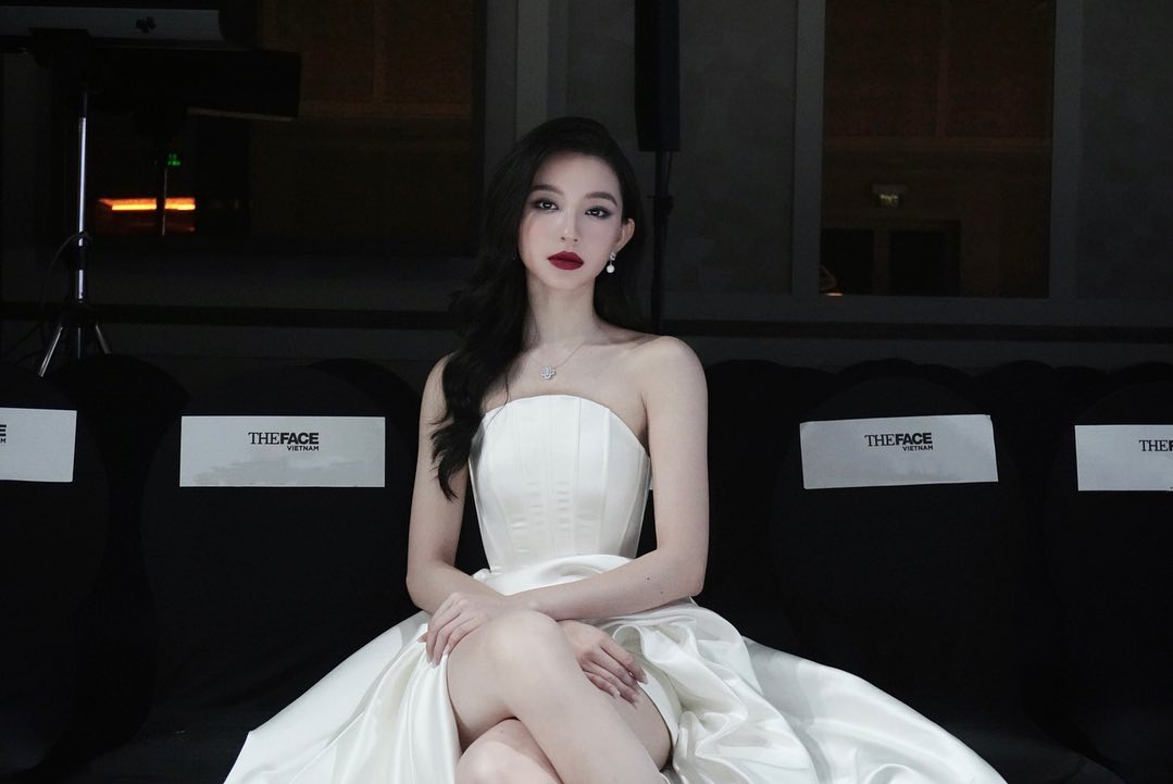 "Không thể sống yên" với 6 mỹ nhân Việt có đôi chân dài nuốt nuồn nuột, đứng im thôi cũng có hào quang- Ảnh 6.