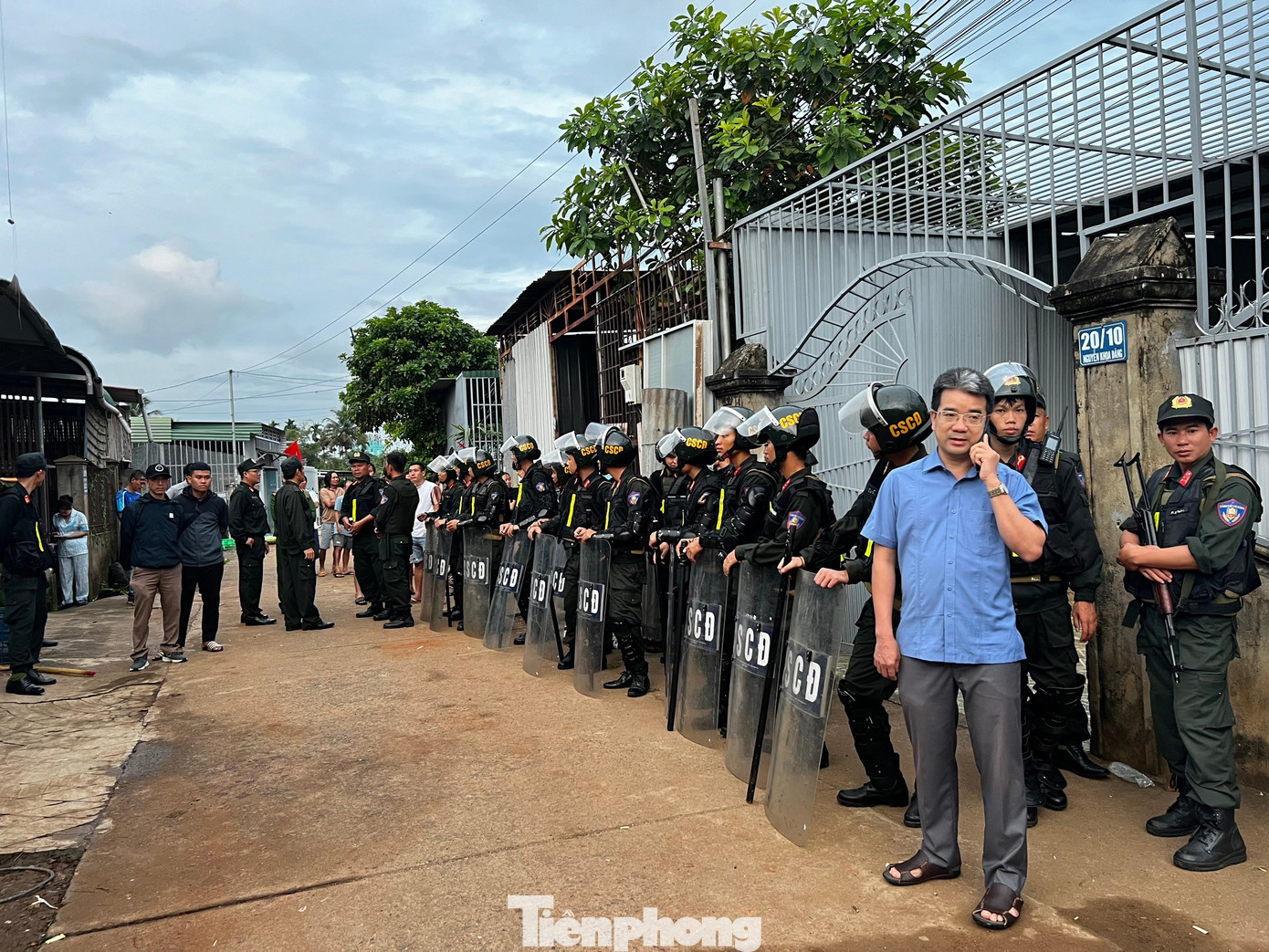 Nóng: Hàng trăm cán bộ, công an truy bắt nghi phạm sát hại 4 người trong đêm- Ảnh 1.