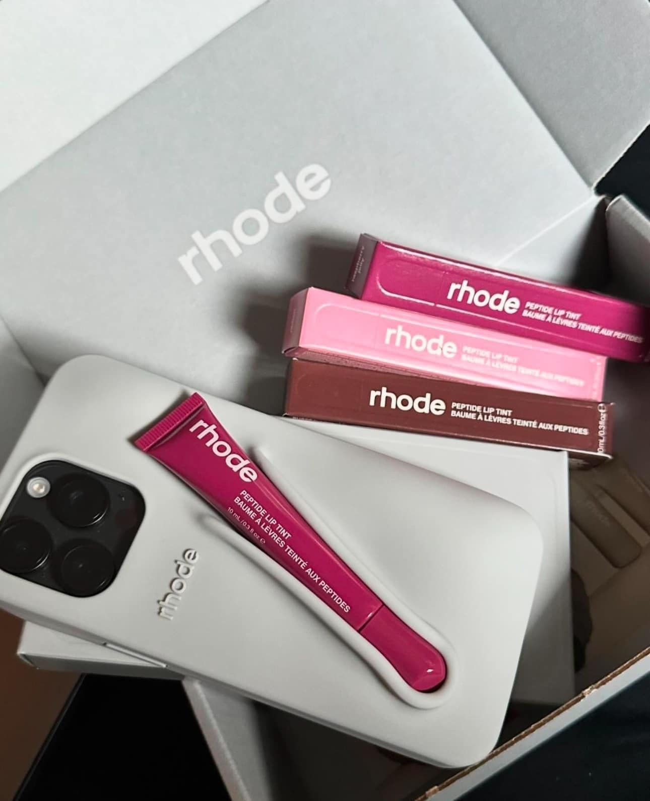 Rhode - Cú lội ngược dòng ngoạn mục của Hailey Bieber: Hành trình từ "bị nghi ngờ" đến sold-out toàn tập tại Sephora- Ảnh 3.