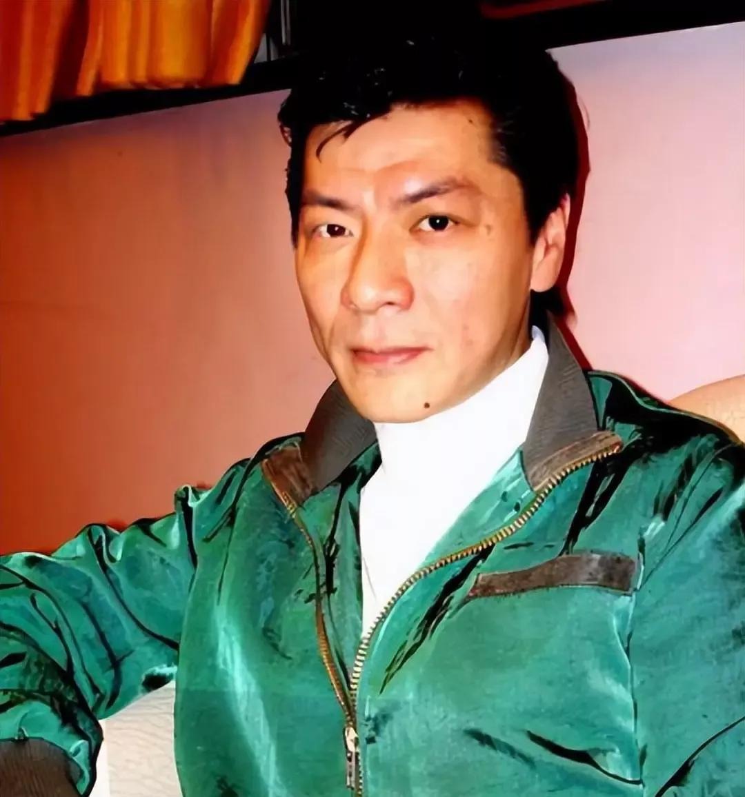 "Mỹ nam showbiz" chết không ai kịp đến viếng, giây phút hấp hối còn chẳng thấy mặt vợ con lần cuối- Ảnh 6.