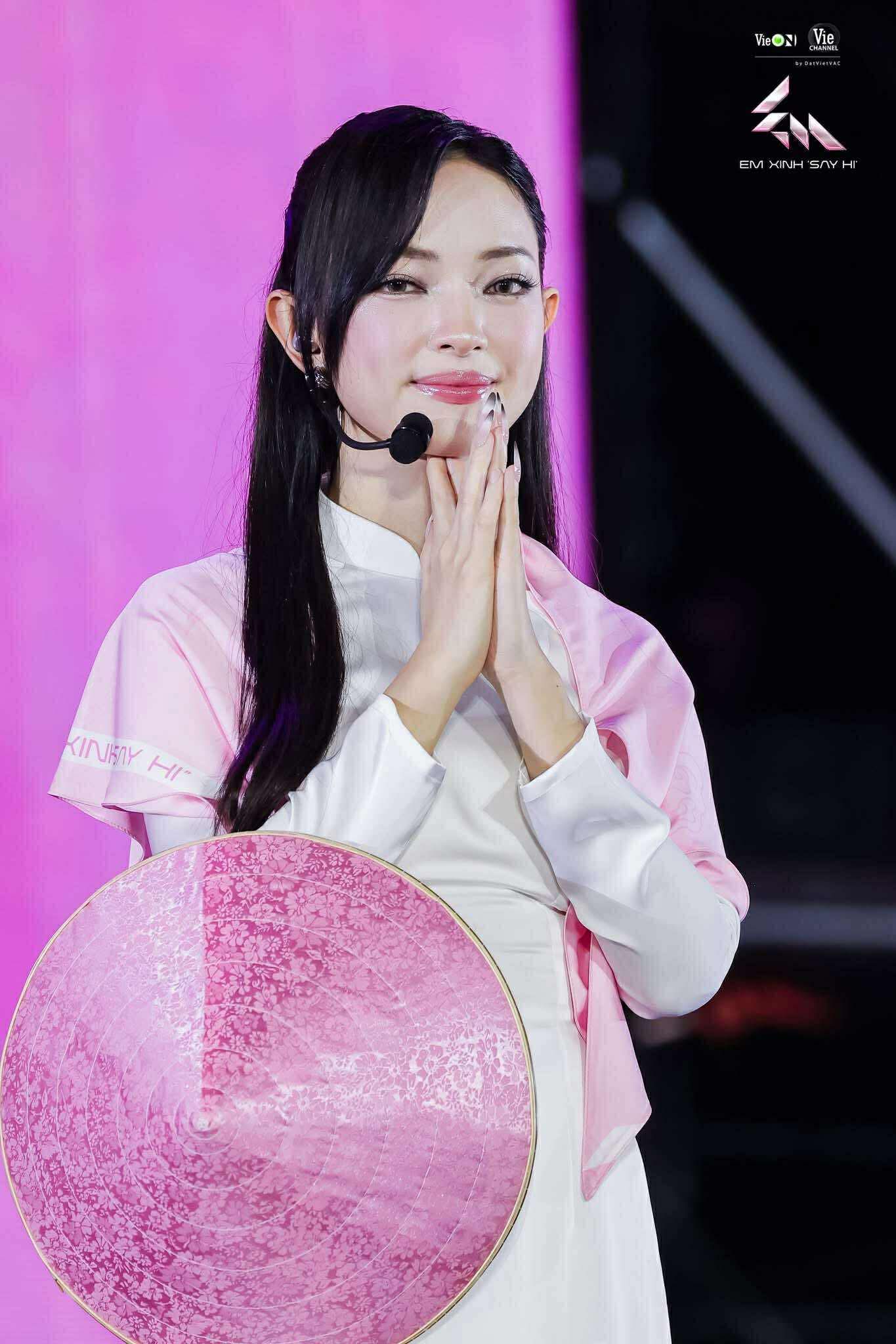 Cú chuyển mình táo bạo của fashion icon Châu Bùi- Ảnh 1.