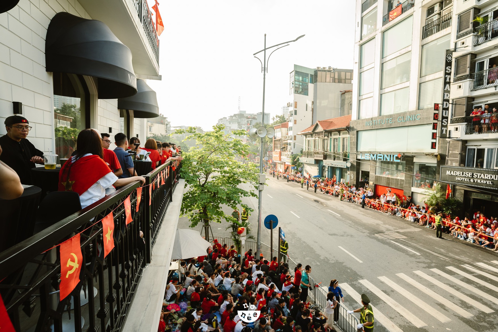 7 hàng quán hưởng trọn sự “mát mát” mùa thu Hà Nội: Nonêe, Vietsun Coffee có view bao trọn tuyến phố tấp nập nhất thủ đô- Ảnh 1.
