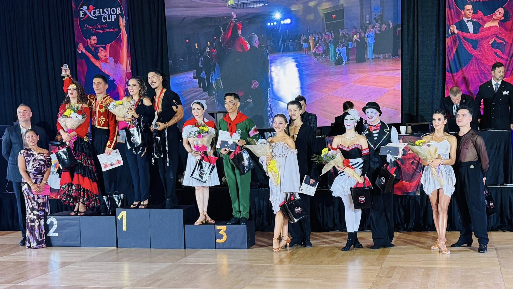 Khánh Thi bật khóc khi Phan Hiển giành huy chương thế giới đầy vẻ vang, tạo hình chiến sĩ yêu nước gây sốt MXH!- Ảnh 1. Khánh Thi bật khóc khi Phan Hiển giành huy chương thế giới đầy vẻ vang, tạo hình chiến sĩ yêu nước gây sốt MXH!- Ảnh 1.