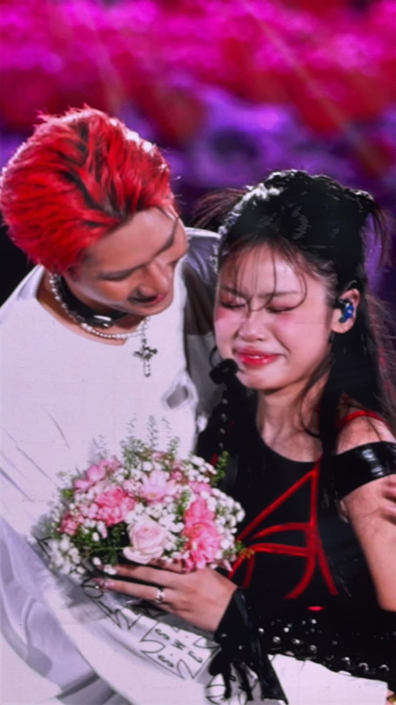 1 Em Xinh được chồng mới cưới hôn đắm đuối trên sân khấu concert, khiến Trấn Thành phải gọi gấp Hari Won- Ảnh 1.