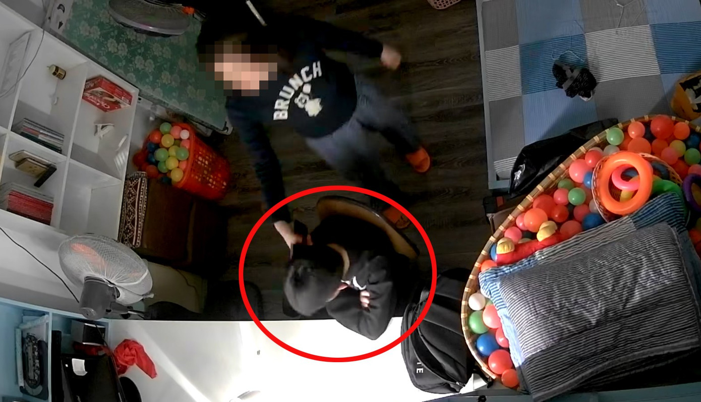 Vụ 'bé trai bị mẹ kế bạo hành': Người cha đăng tải clip lên mạng xã hội?- Ảnh 1.