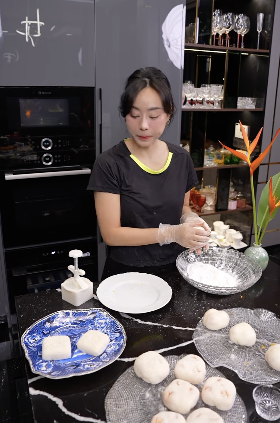 Á hậu bị so sánh với Phương Oanh bắt trend làm 