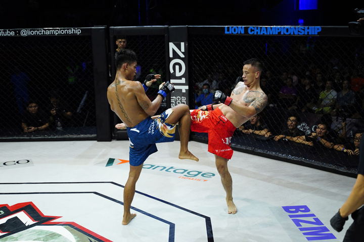 Võ sĩ MMA ồn ào nhất Việt Nam liên tiếp khiến 2 đối thủ nhập viện- Ảnh 1.