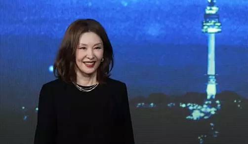 Đằng sau vẻ hào nhoáng bên ngoài, sao nữ phim "Nữ hoàng nước mắt" lên tiếng về NỖI KHỔ của chuyện giày dép: Chẳng khác nào tra tấn!- Ảnh 1.