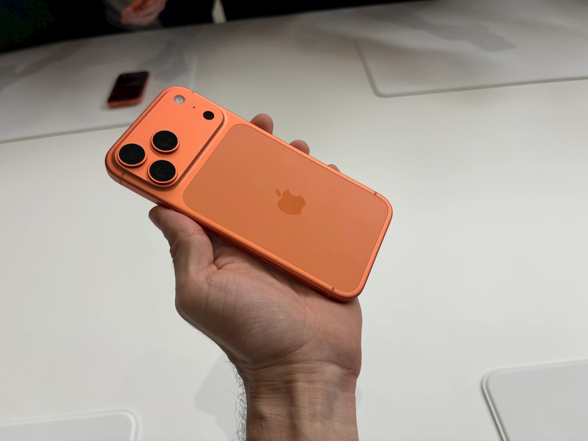 Gác lại những lời khen, nhìn thẳng vào sự thật: iPhone 17 năm nay thực sự Gác lại những lời khen, nhìn thẳng vào sự thật: iPhone 17 năm nay thực sự