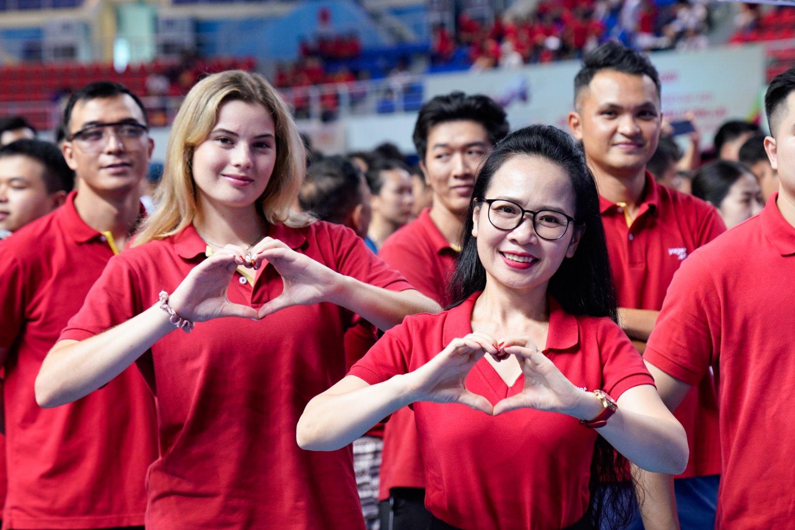 Khoảnh khắc đáng nhớ của các “chiến binh bầu trời” tại Vietjet Sports Day 2025- Ảnh 1.