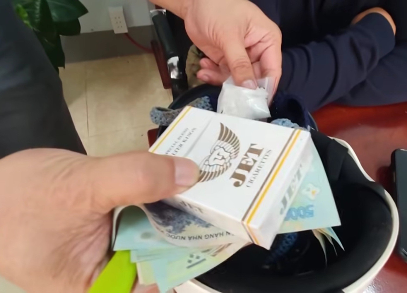 Vụ thảm sát ở Đắk Lắk: Nghi phạm bị bắt vẫn xin dùng ma tuý cho ‘đỡ vã’- Ảnh 2.
