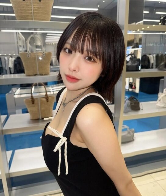 Kinh hoàng nữ ca sĩ bị quay lén cảnh thay đồ bằng 5 camera ẩn bao vây cực kỳ tinh vi- Ảnh 1.