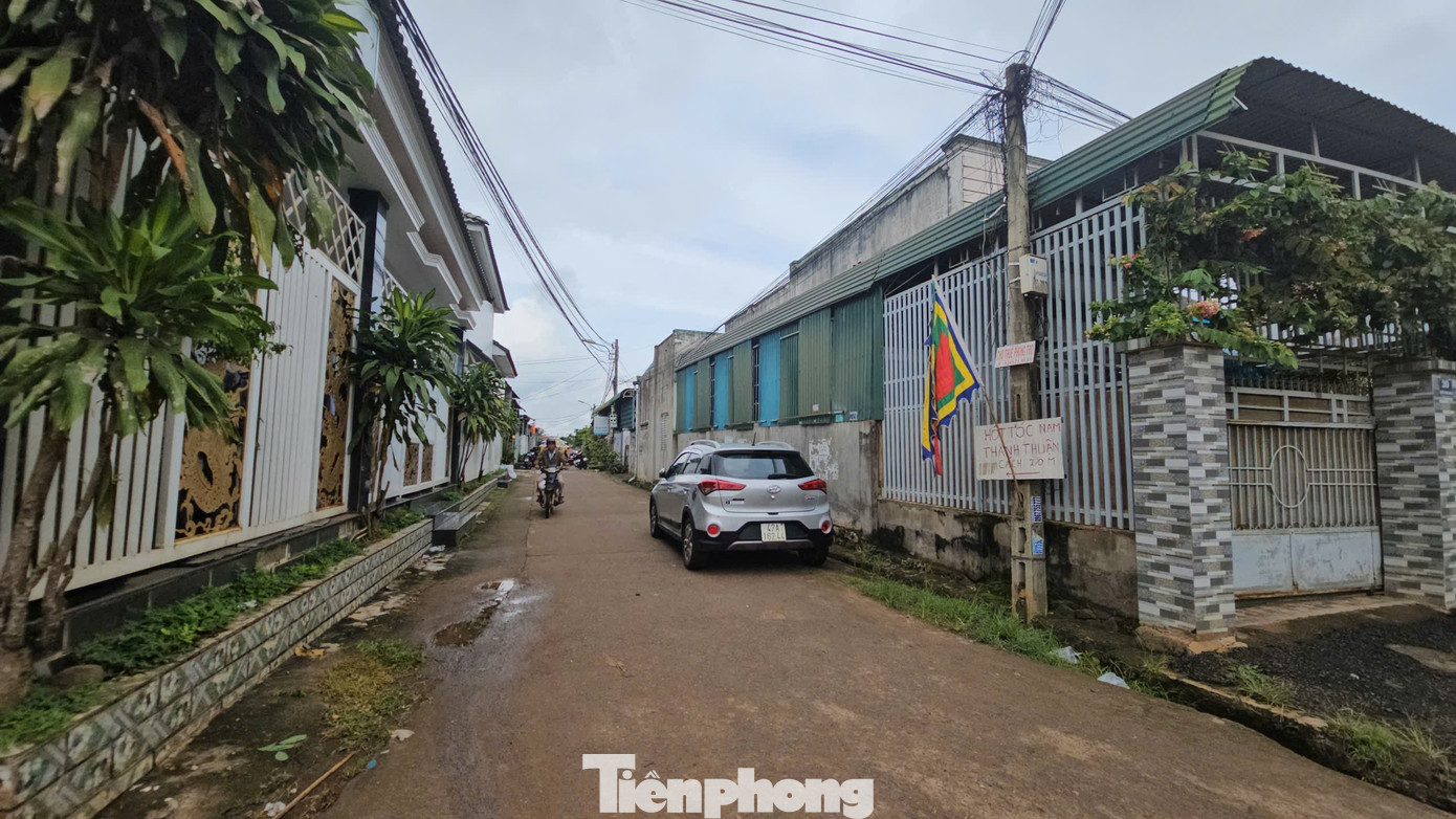 Thân nhân vụ thảm sát cả gia đình ở Đắk Lắk: "Khi cơ quan chức năng mở cửa, tim tôi như ngừng đập"- Ảnh 1.
