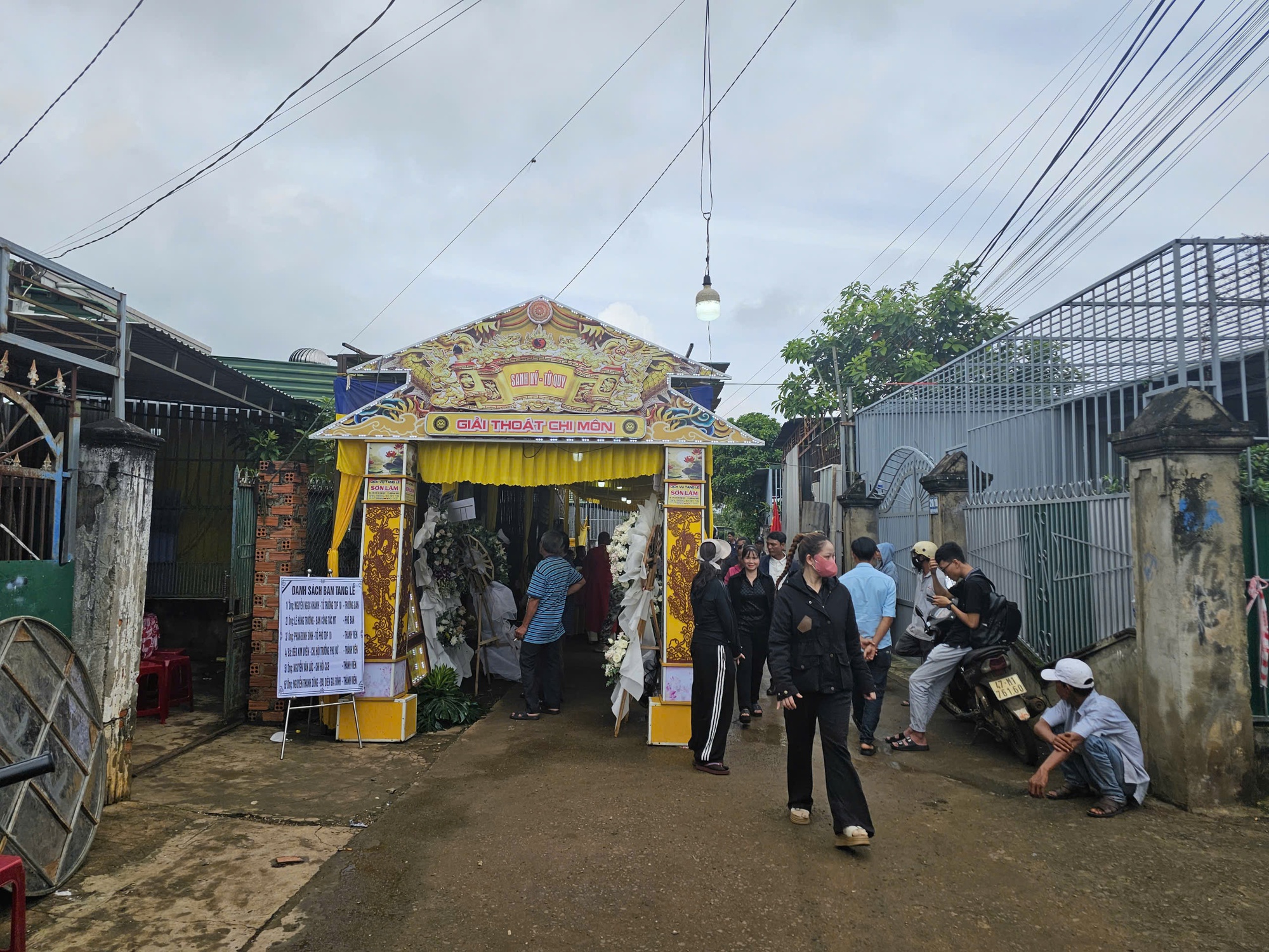 Chị gái nghi phạm trong vụ thảm án ở Đắk Lắk: "Cú sốc quá lớn, khủng khiếp và đau đớn!"- Ảnh 1.