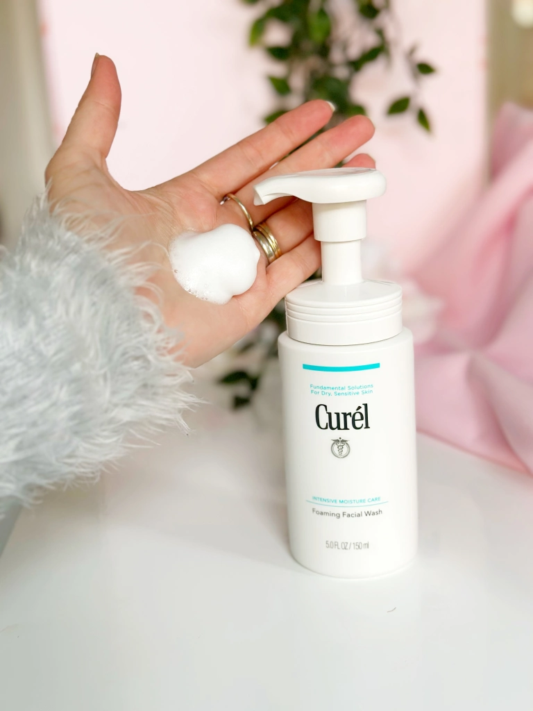 6 loại sữa rửa mặt tạo bọt giúp hút hết bụi bẩn, làm sạch sâu lỗ chân lông- Ảnh 4.