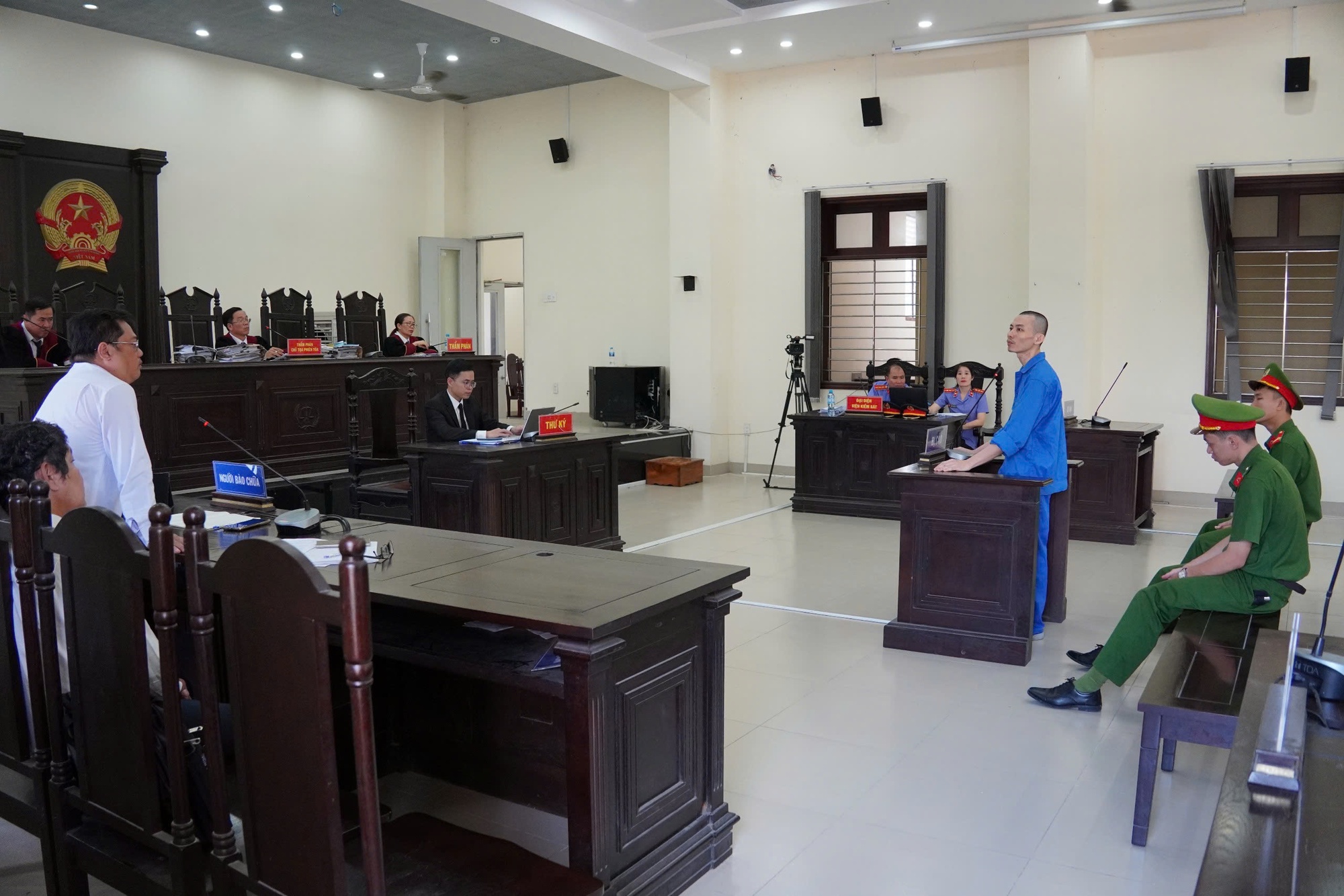 Vụ “Tịnh thất Bồng Lai”: Lê Thanh Nhất Nguyên được tuyên giảm 1 năm tù- Ảnh 1.