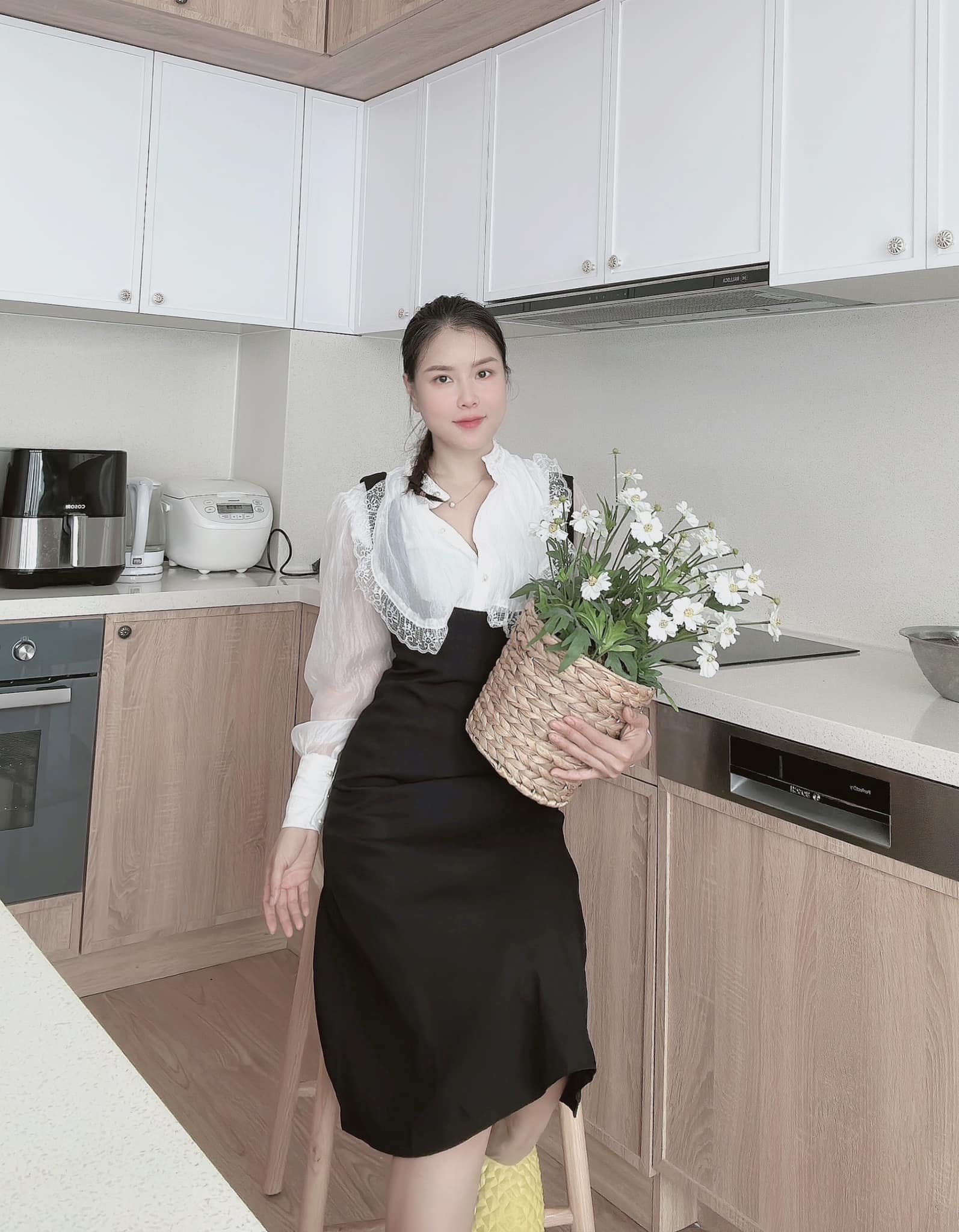 Chồng Thu Nhi Eat Clean "gia trưởng" đến mức đặt iPhone 17 Pro Max tặng vợ mà không thèm hỏi thích màu gì, chọn luôn cái đắt nhất!- Ảnh 1.