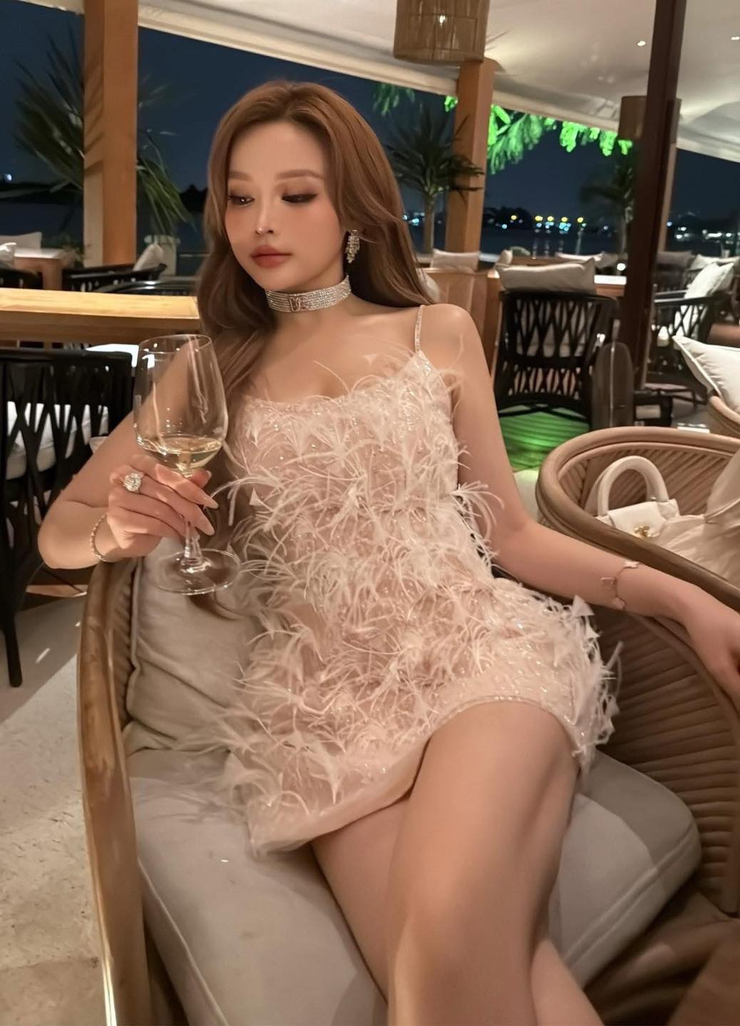 Mỹ nhân Việt U40 được chồng đại gia tặng biệt thự 100 tỷ ở TP.HCM, chuyển 24 tỷ tiêu vặt, chiều như em bé- Ảnh 3.