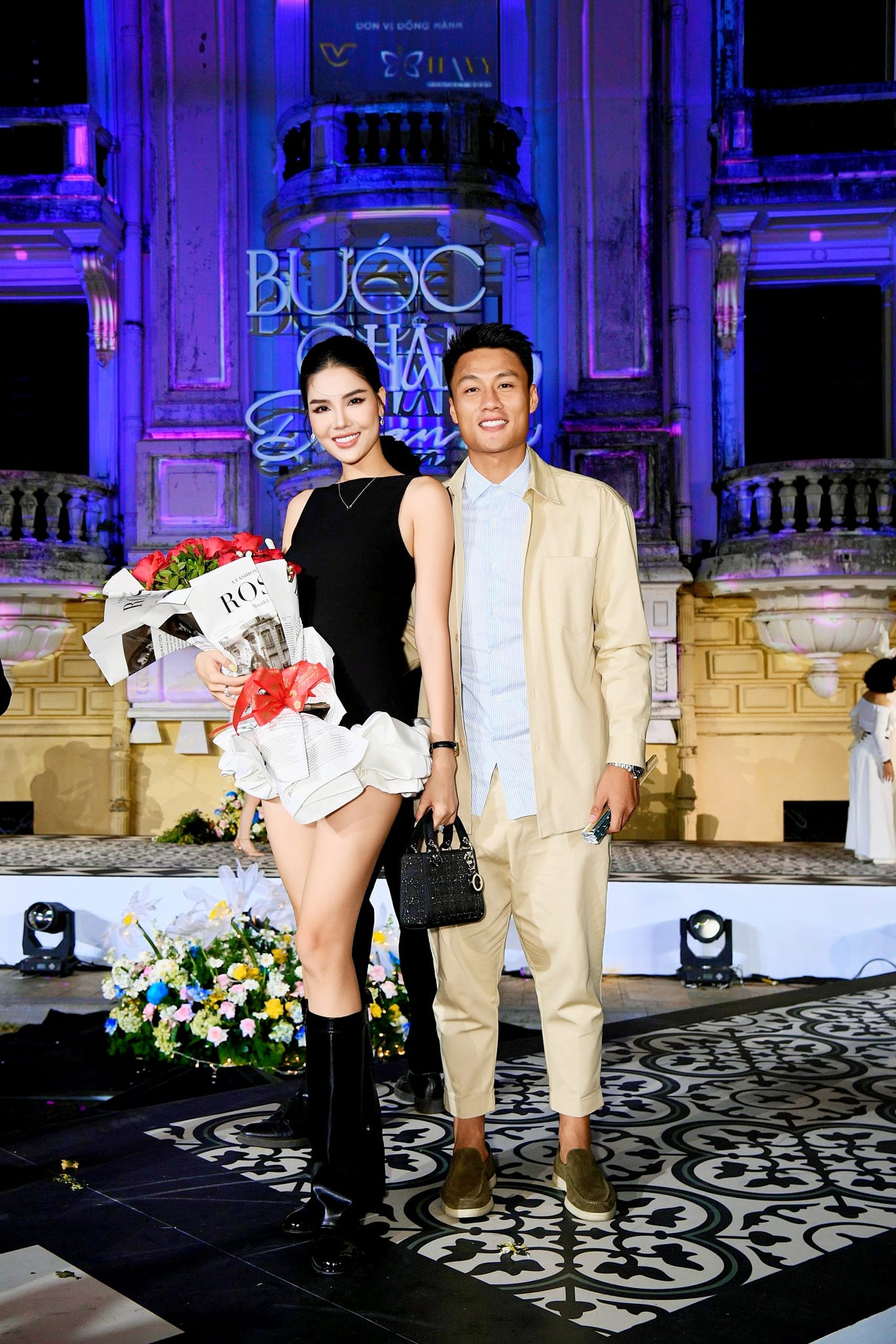 Bất ngờ với hình ảnh Kỳ Hân lam lũ bán tàu hũ vỉa hè, còn đâu chân dài sang chảnh bên Mạc Quân ngày nào- Ảnh 2.
