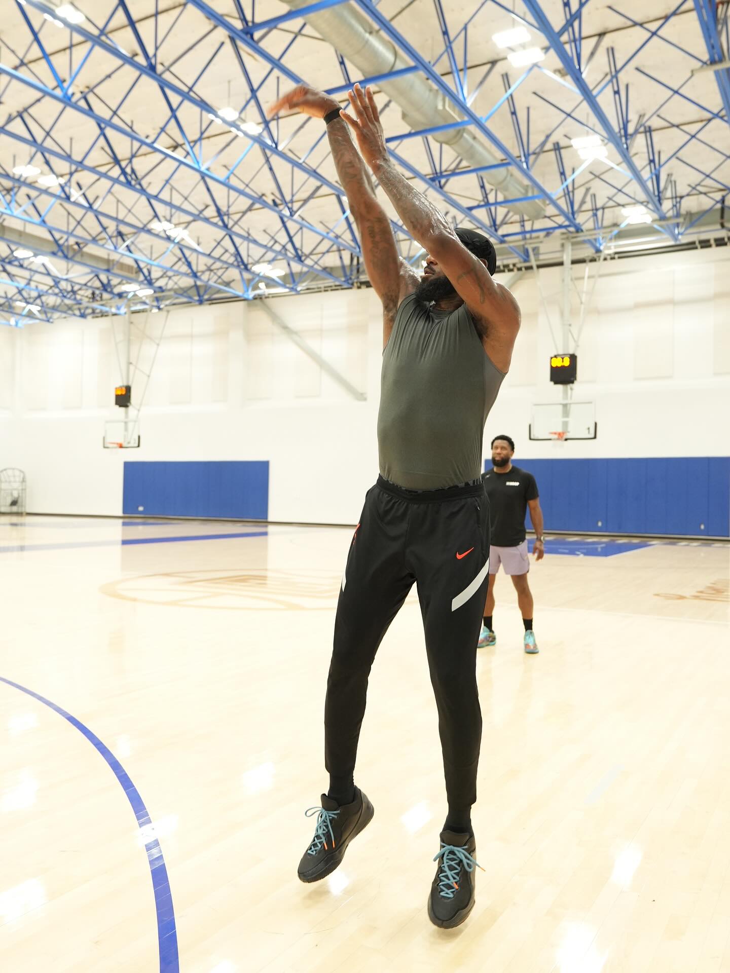 Ronaldo, LeBron, Federer... những huyền thoại thể thao chứng minh đàn ông ngoài 40 vẫn có thể phong độ ngời ngời- Ảnh 7.