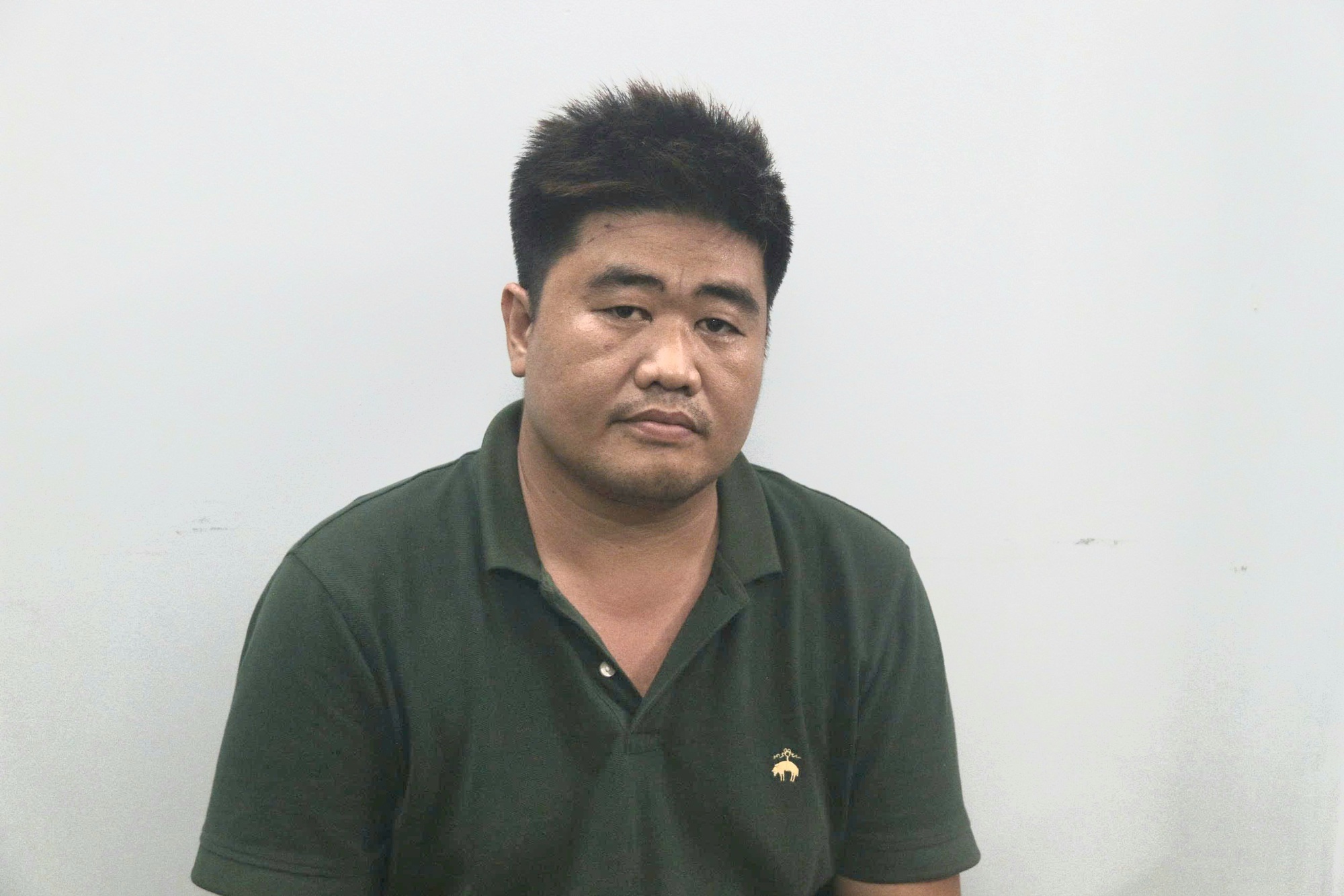Bắt khẩn cấp Nguyễn Lâm Minh Tuấn - đối tượng hành hung cụ ông giữa giao lộ sau khi va chạm giao thông- Ảnh 1.