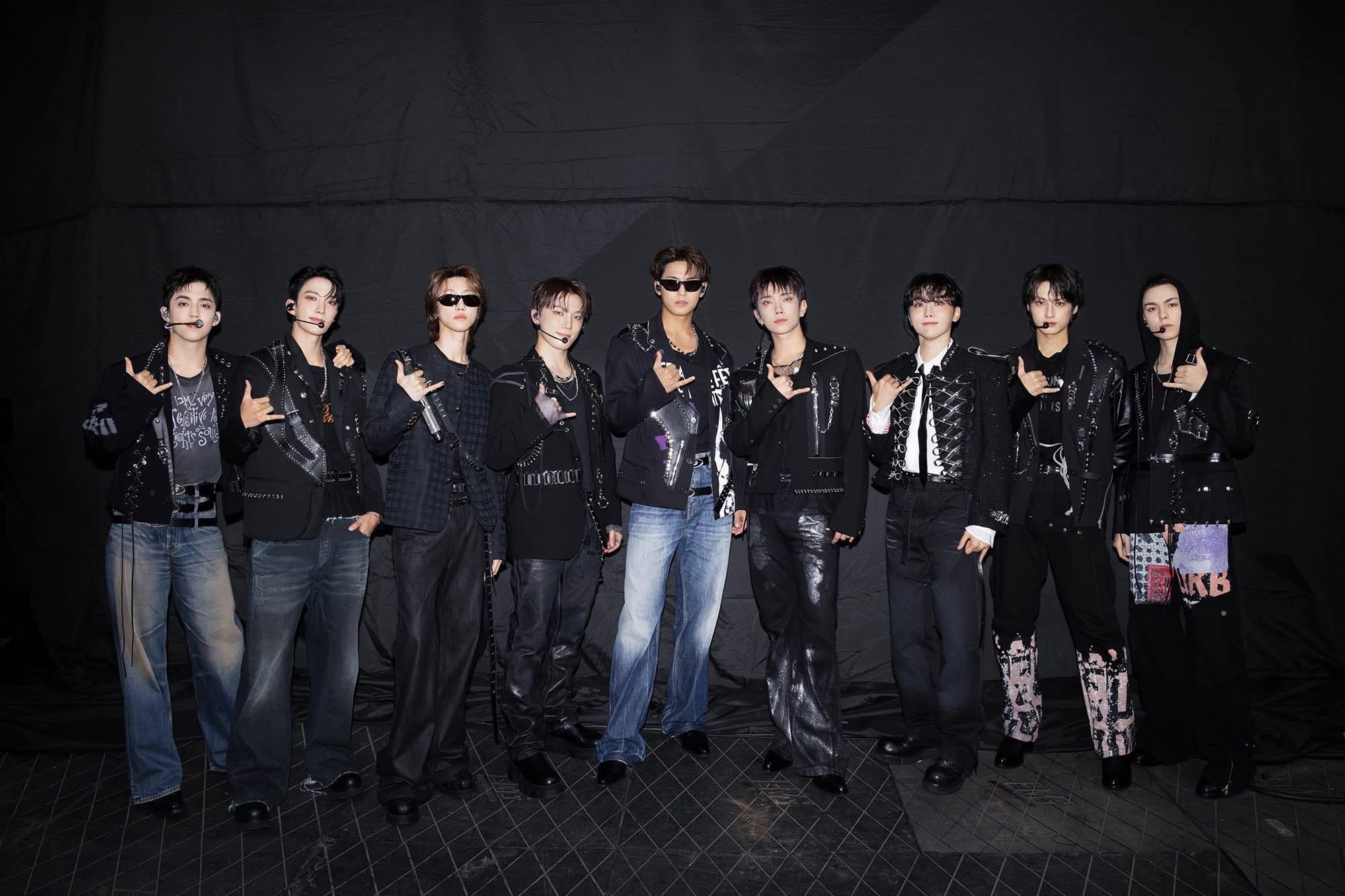 "Khét" như idol đắt show nhất Kbiz: Lái siêu xe 12 tỷ lên sân khấu, chạy tour cả năm vẫn cháy vé- Ảnh 12.