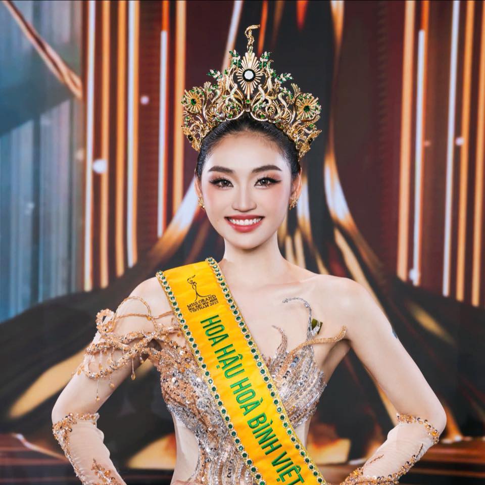 Gia cảnh của Tân Hoa hậu Yến Nhi: Mẹ bán vé số, bố làm thợ hồ, nói gì về chuyện đổi đời nhờ con gái?- Ảnh 2.
