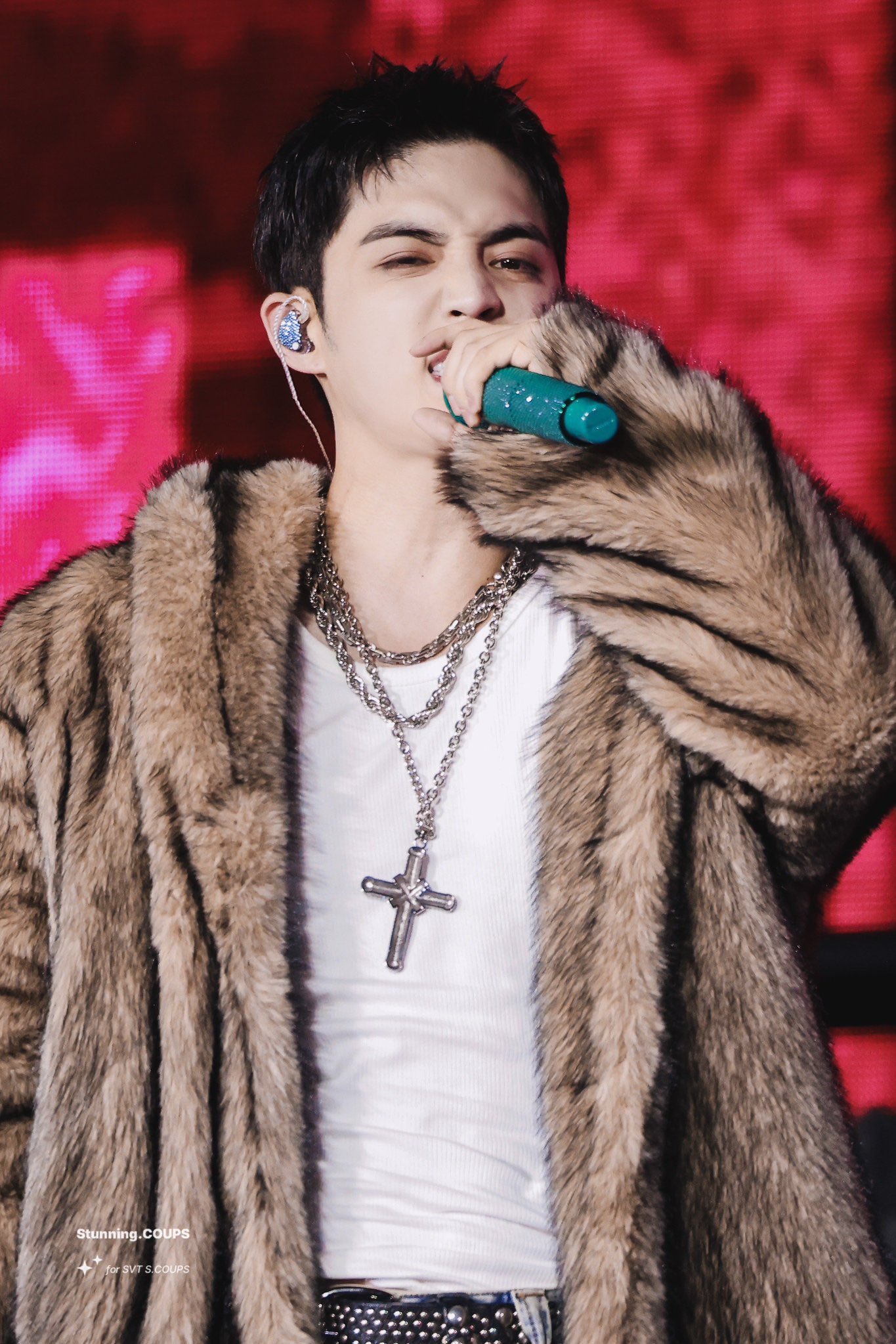 "Khét" như idol đắt show nhất Kbiz: Lái siêu xe 12 tỷ lên sân khấu, chạy tour cả năm vẫn cháy vé- Ảnh 7.