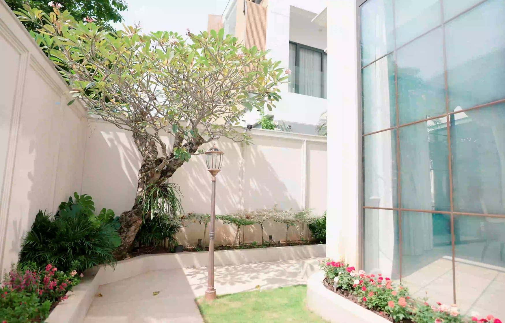 Mỹ nhân Việt U40 được chồng đại gia tặng biệt thự 100 tỷ ở TP.HCM, chuyển 24 tỷ tiêu vặt, chiều như em bé- Ảnh 9.