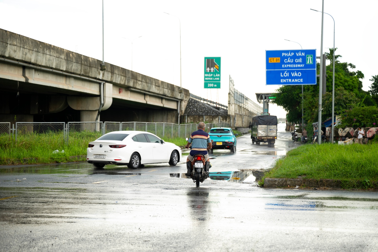 Vụ xe bồn cố ý kéo lê khiến nữ sinh 15 tuổi tử vong: Người dân kể lại hành vi lạnh lùng của tài xế- Ảnh 6.