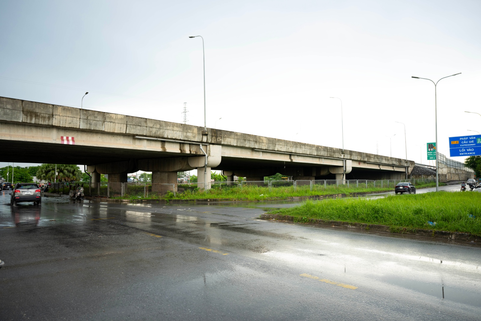 Vụ xe bồn cố ý kéo lê khiến nữ sinh 15 tuổi tử vong: Người dân kể lại hành vi lạnh lùng của tài xế- Ảnh 1.