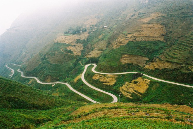 Khách Tây há hốc miệng trước cảnh ở vùng núi phía Bắc: Cách Hà Nội hơn 300km, không phải ai cũng dám đi- Ảnh 8.