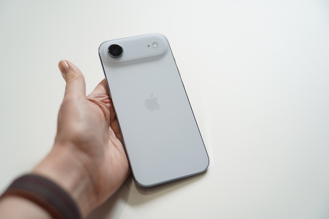 Hé lộ chi phí sửa iPhone Air: Thay màn hơn 8,6 triệu đồng, hỏng nặng sửa gần bằng giá máy- Ảnh 1.