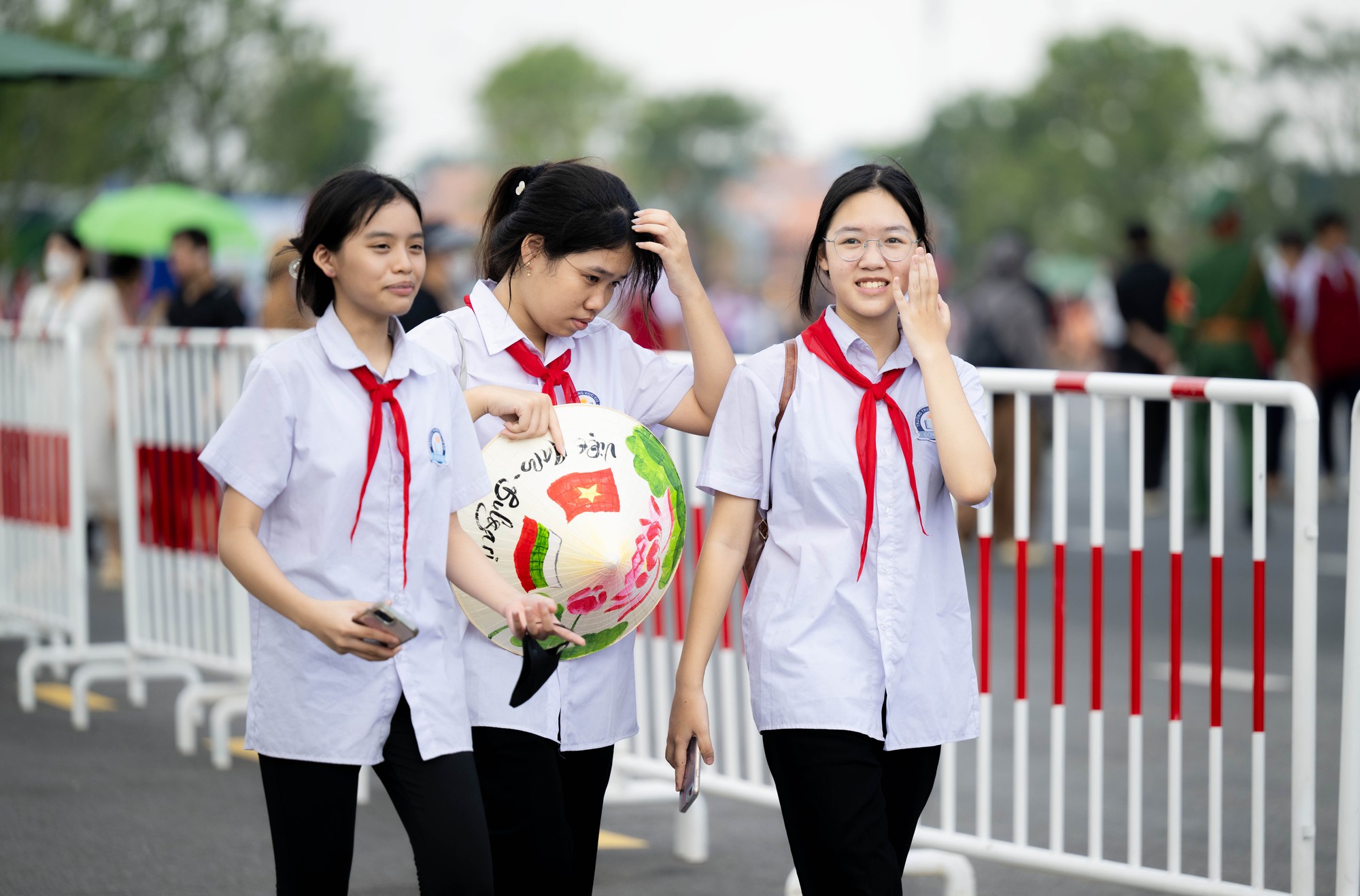 Khối học sinh nườm nượp đổ về triển lãm to nhất Việt Nam- Ảnh 2.