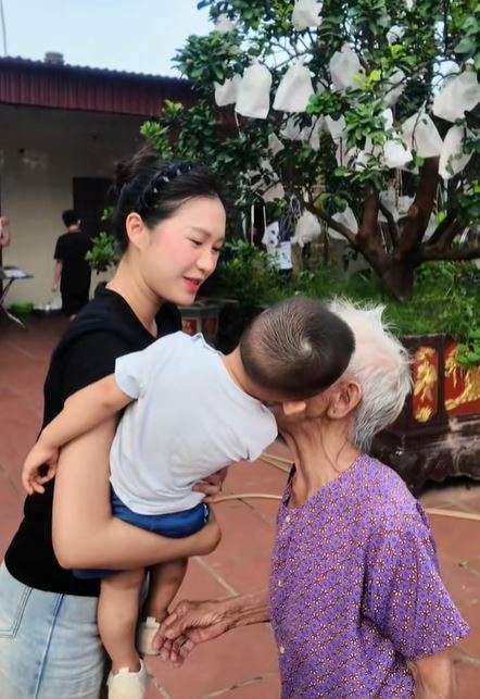Doãn Hải My về quê Văn Hậu, cũng nấu nướng, rửa bát như bao nàng dâu khác sao lại hút tới 1,2 triệu views?- Ảnh 6.