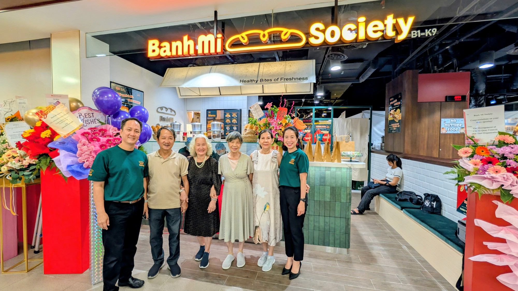 Nữ Giám đốc người Việt bỏ Google, mở tiệm bánh mì tại Singapore: ‘Bạn bè ai cũng sốc nhưng với tôi – đã đến lúc làm điều gì đó mới’- Ảnh 10.