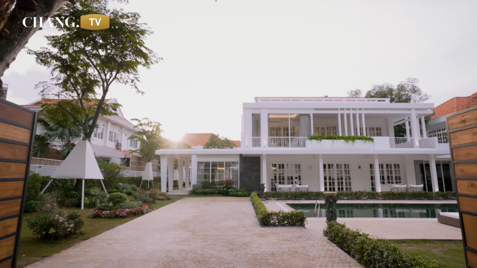 Nam nghệ sĩ tuyên bố rời showbiz về âm thầm làm đại gia, bất động sản trải từ Bắc vào Nam: U55 vẫn phong độ bên vợ đẹp kém 16 tuổi- Ảnh 3.