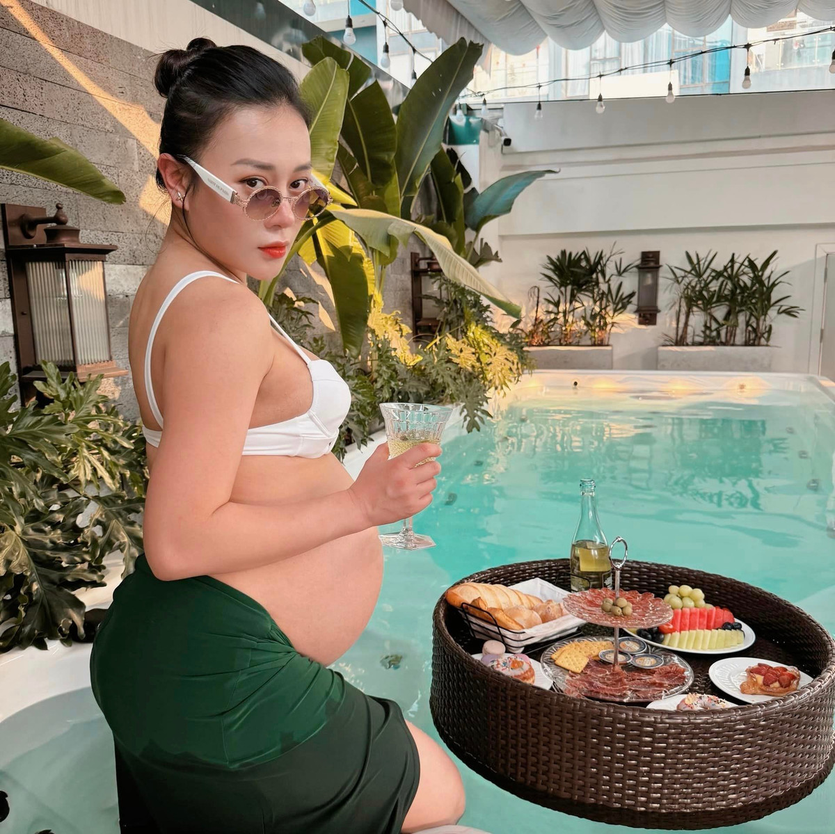 Nữ diễn viên là “phu nhân chủ tịch” gia tài tỷ đô, ở biệt thự đẹp như khu nghỉ dưỡng, mẹ 2 con cực đẹp- Ảnh 5.