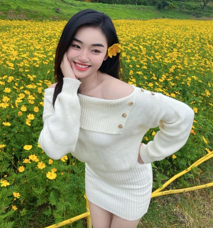 Nhan sắc đời thường ít phấn son của tân Miss Grand Vietnam 2025- Ảnh 7.