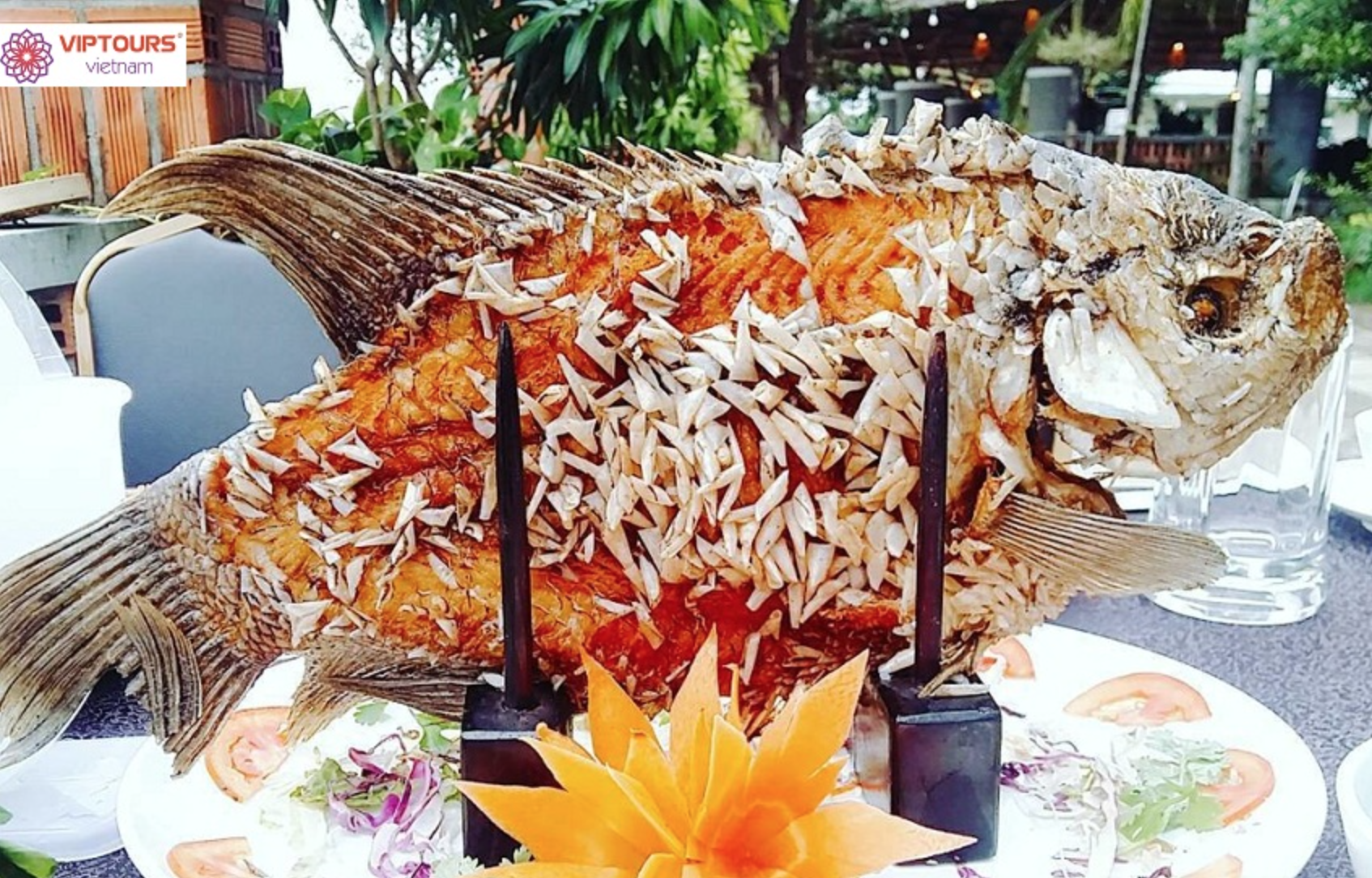 Cảnh tượng chiên cá nguyên vảy khiến nhiều người "nổi gai ốc", không ngờ lại là đặc sản độc đáo ở miền Tây- Ảnh 3.
