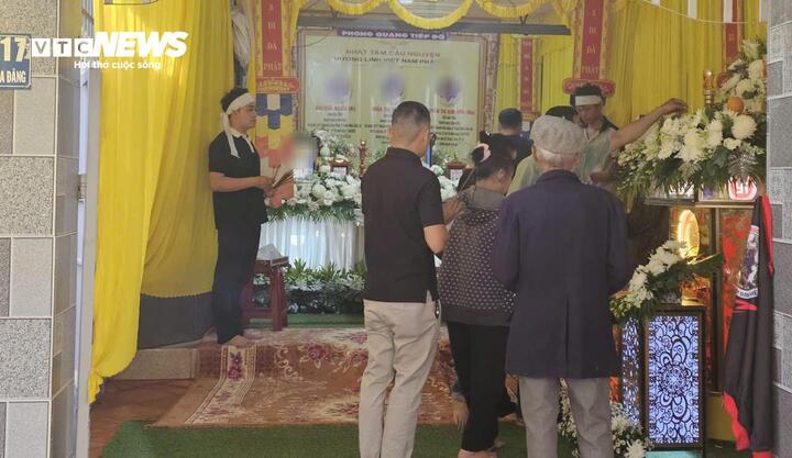 Thảm án ở Đắk Lắk: Quặn lòng bé gái 3 tuổi khóc đòi ba mẹ- Ảnh 1.