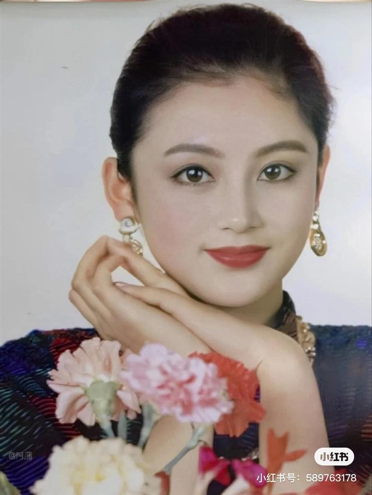 3 biểu tượng nhan sắc “bất biến” hàng đầu thế kỷ 21: Đến Lưu Diệc Phi, Angelababy đụng độ cũng phải 