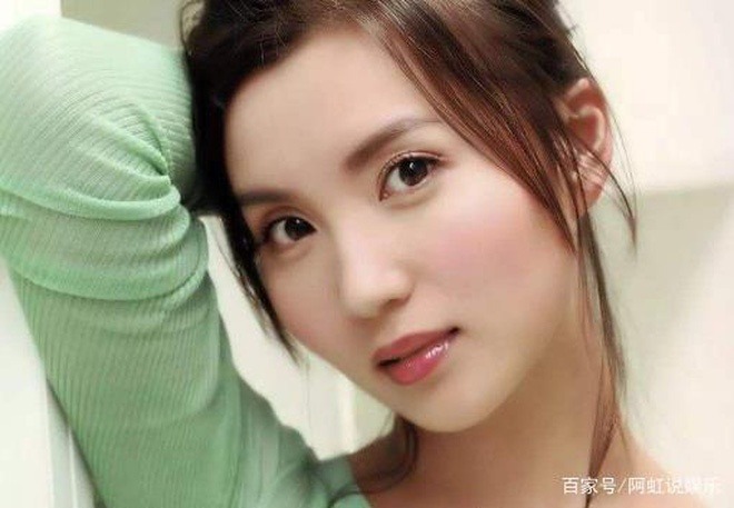 3 biểu tượng nhan sắc “bất biến” hàng đầu thế kỷ 21: Đến Lưu Diệc Phi, Angelababy đụng độ cũng phải 
