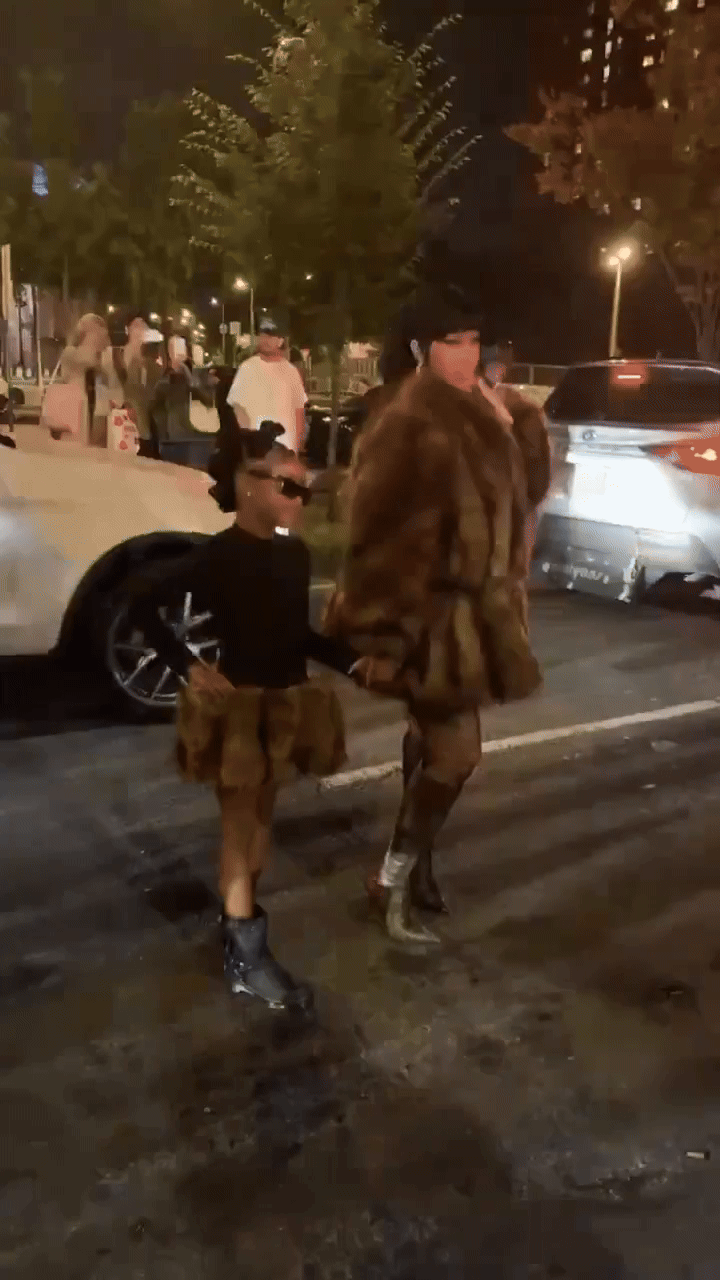 Con gái Cardi B thành hiện tượng tại fashion week: 7 tuổi nhưng 