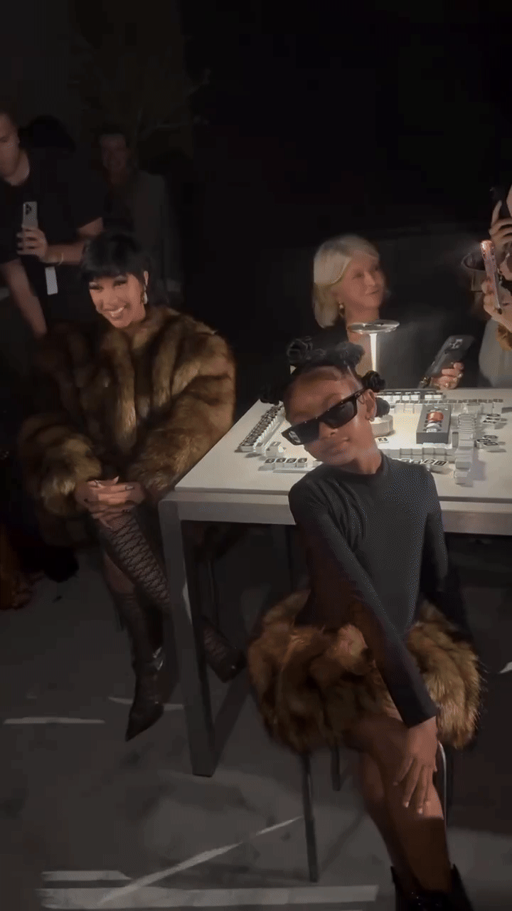 Con gái Cardi B thành hiện tượng tại fashion week: 7 tuổi nhưng 